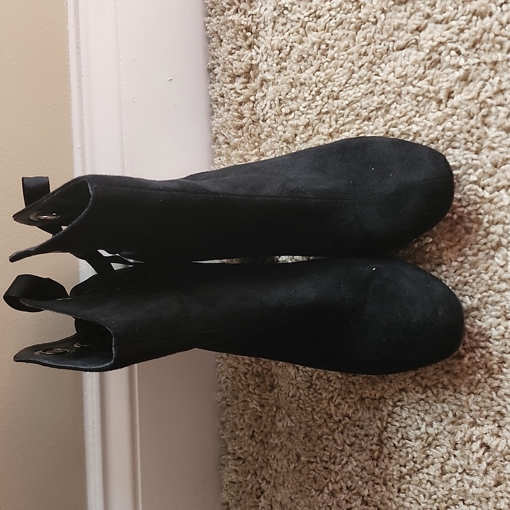Boots - Picture 3 of 5